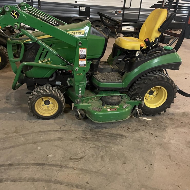 2017 JOHN DEERE 1025R