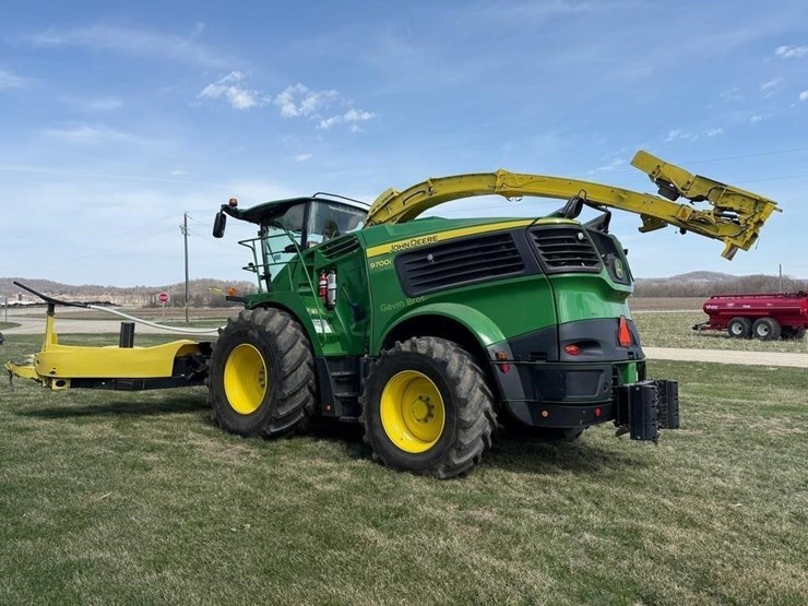 2019-john-deere-9700i-image-8