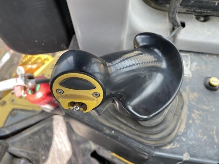 2013-komatsu-d65ex-17-image-29