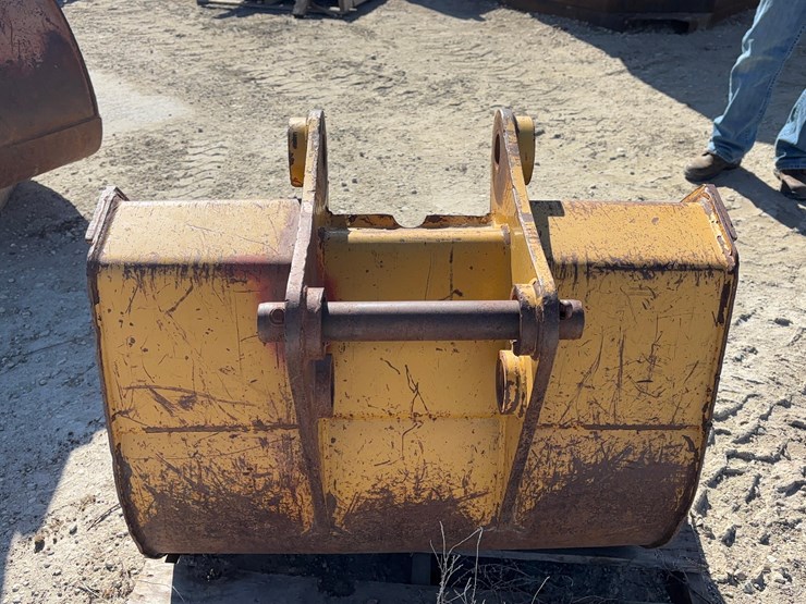 caterpillar-30-image-2