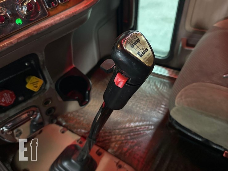 2008-peterbilt-386-image-23