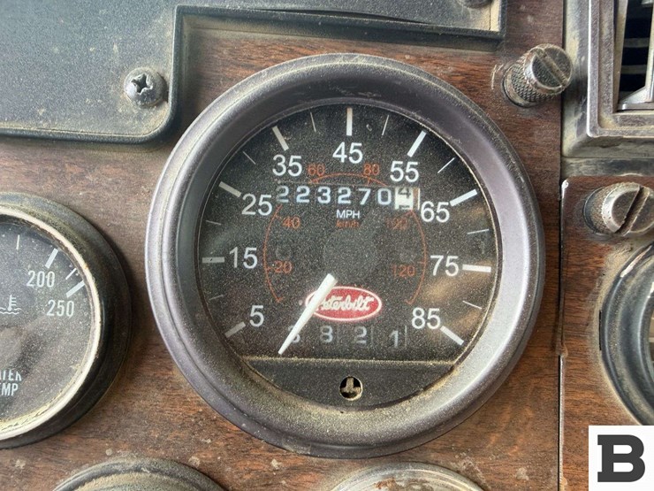 1995-peterbilt-378-image-51