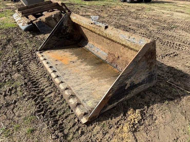 universal-attach-6'-bucket-image-1