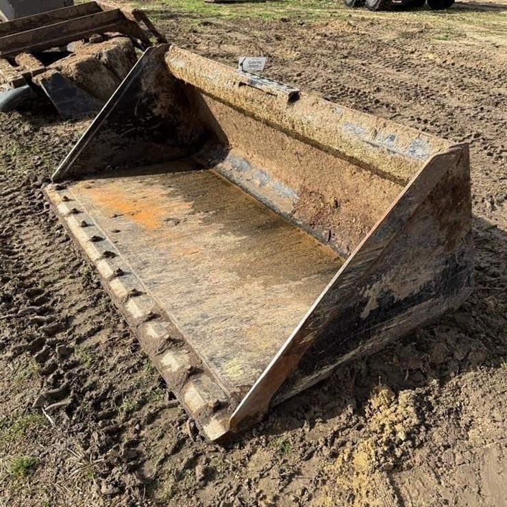 Universal Attach 6' Bucket