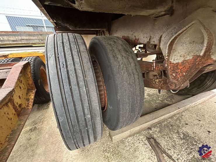 antique-bullnose-28ft-s/a-pup-trailer-image-32