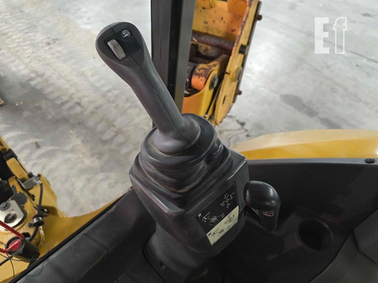 2021-caterpillar-420-image-22