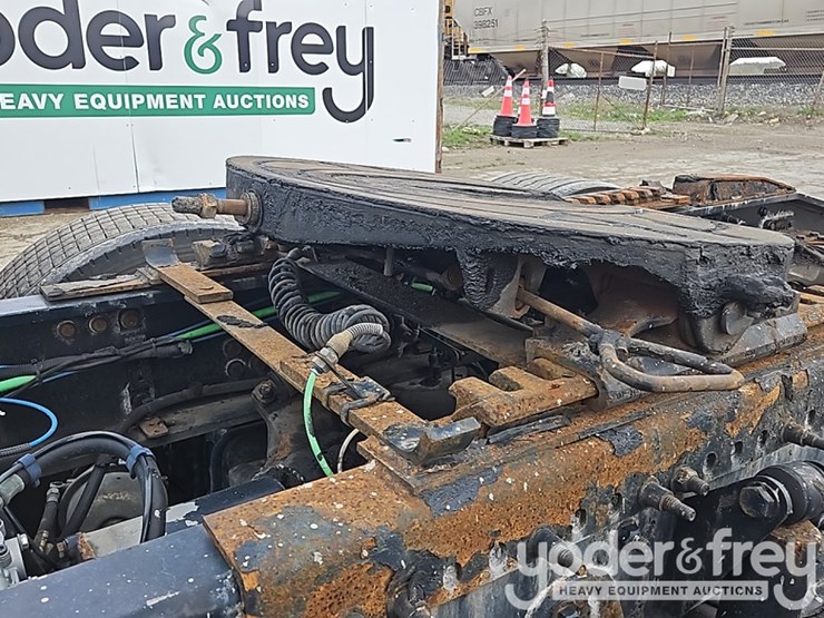 2016-freightliner-cascadia-113-image-18