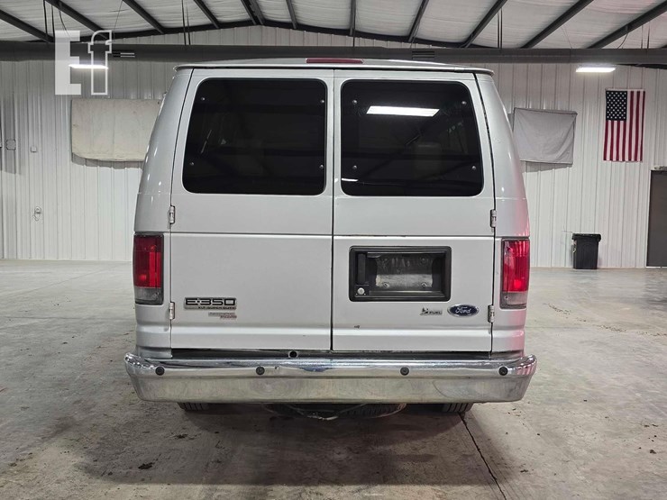 2011-ford-e350-xlt-image-8