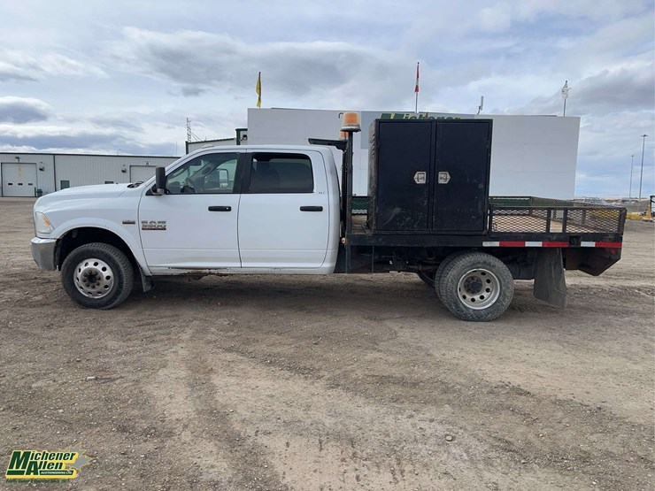 2015-dodge-3500-image-2