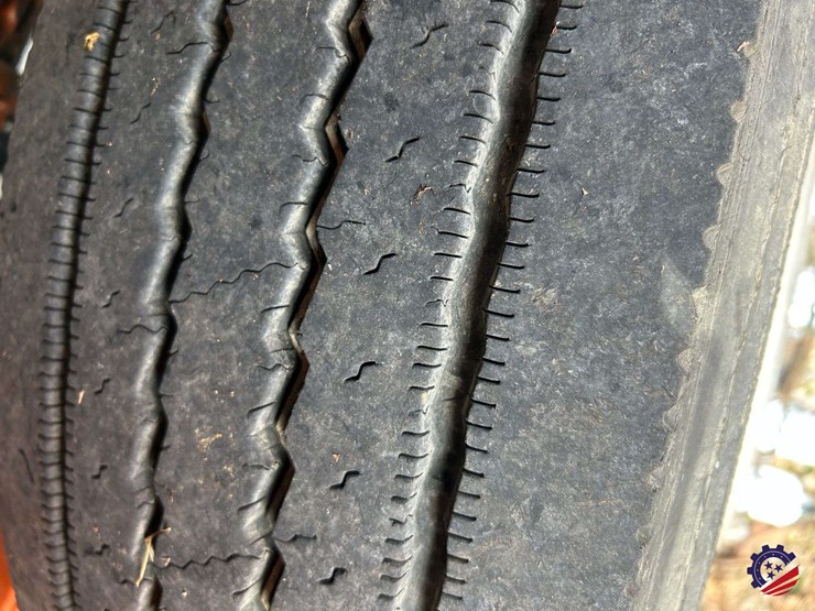 2005-kenworth-t300-image-15