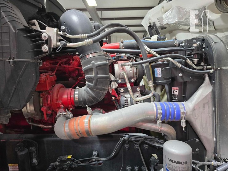 2020-freightliner-cascadia-126-image-20