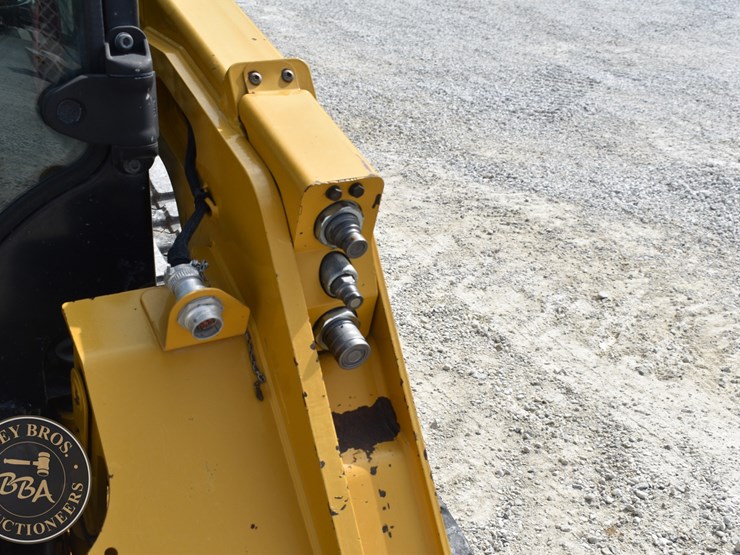 2017-caterpillar-259d-image-19