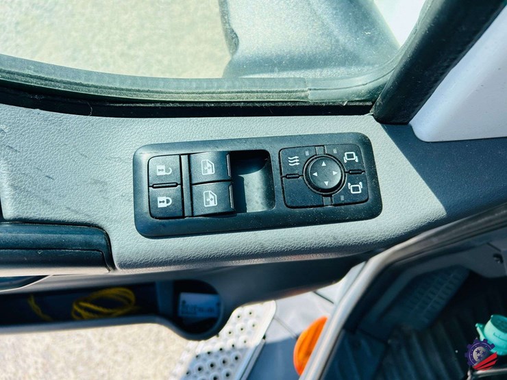 2024-international-lt62f-t/a-truck-tractor-image-86