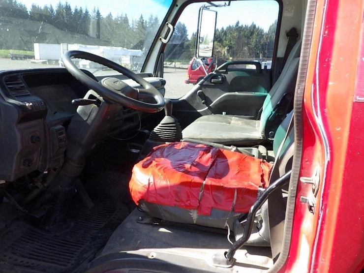 2004-isuzu-nqr-image-19