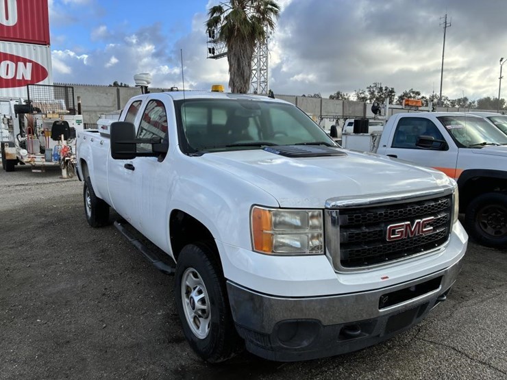 2012-gmc-sierra-2500-image-2