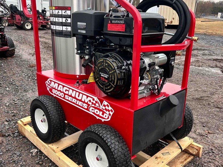 magnum-4000-series-hot-water-pressure-washer-image-2