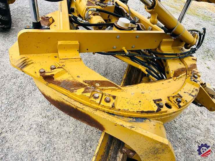 2010-caterpillar-120m-image-37