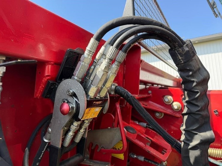 2014-case-ih-8230-image-39