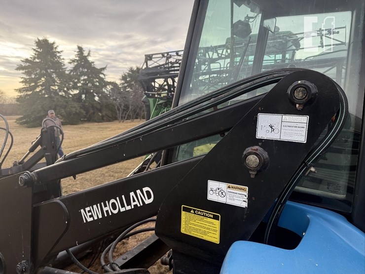 new-holland-tv140-image-14