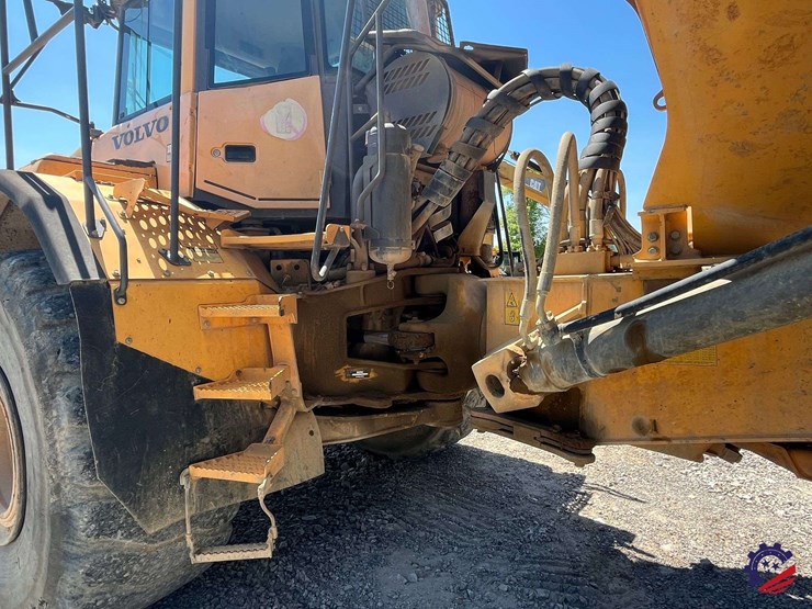 2010-volvo-a40e-image-23