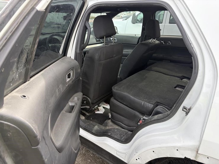 2017-ford-explorer-image-18