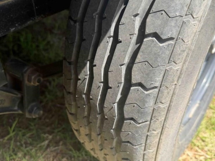 2019-tophat-car-hauler-trailer-image-15