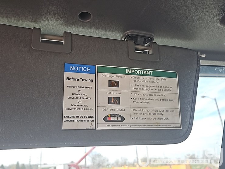 2017-freightliner-cascadia-113-image-31