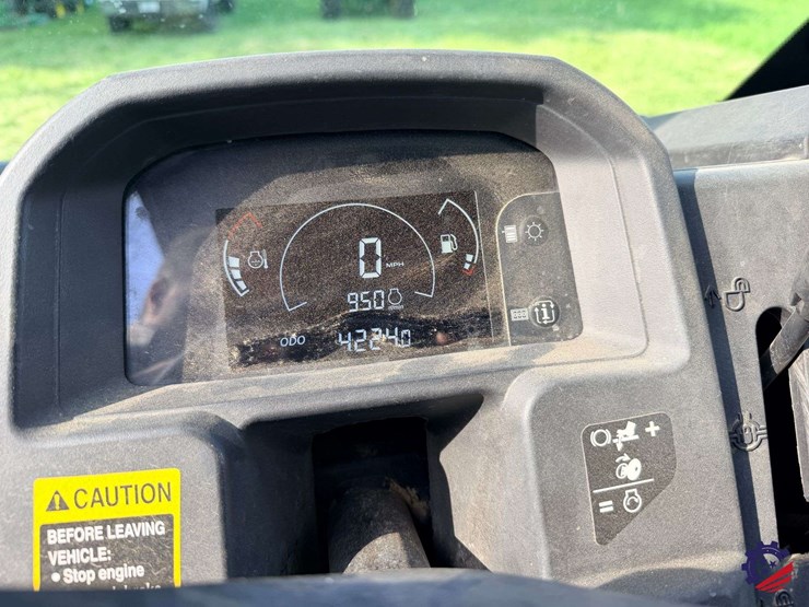 2019-john-deere-gator-xuv-835m-image-36