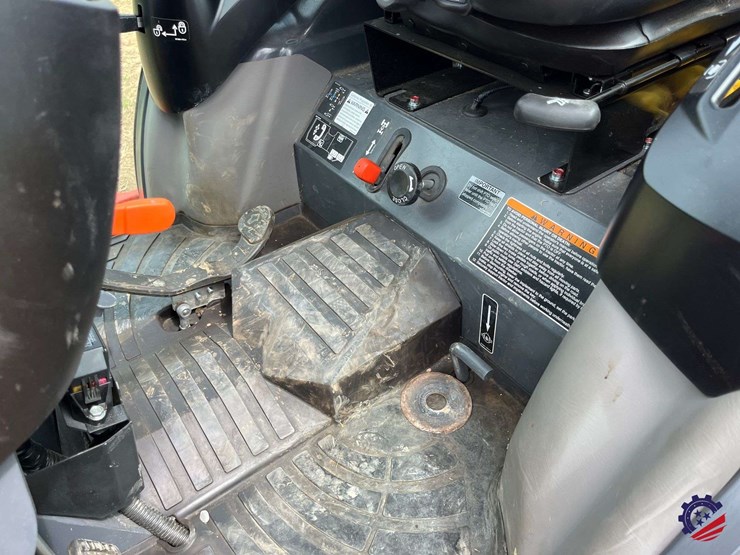2022-kubota-lx2610hsd-image-70