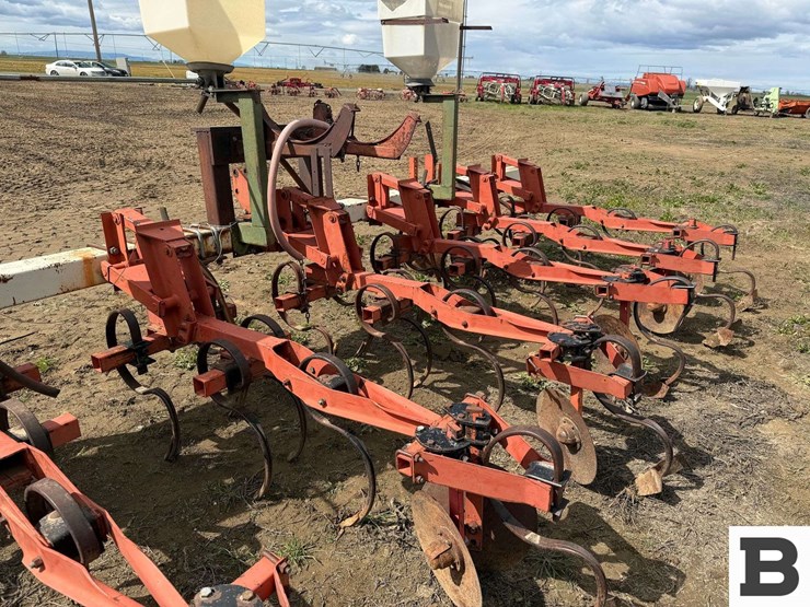 6-row-s-tine-cultivator-image-17