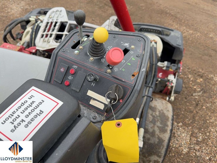 2015-toro-greensmaster-300-image-17