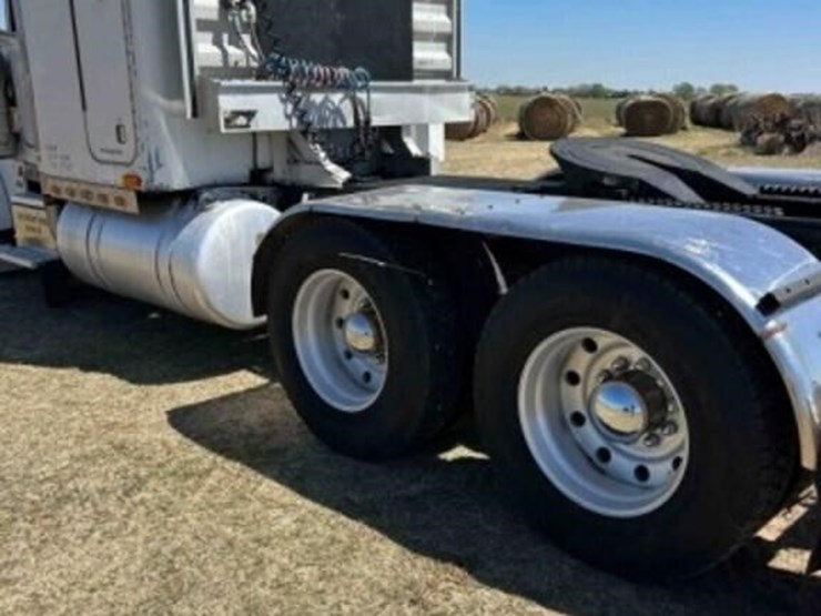 1989-peterbilt-379-image-6