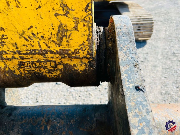 2015-komatsu-pc210-lc-image-61