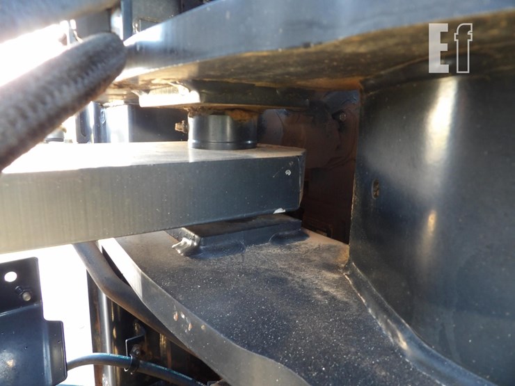 new-holland-t9040-image-30