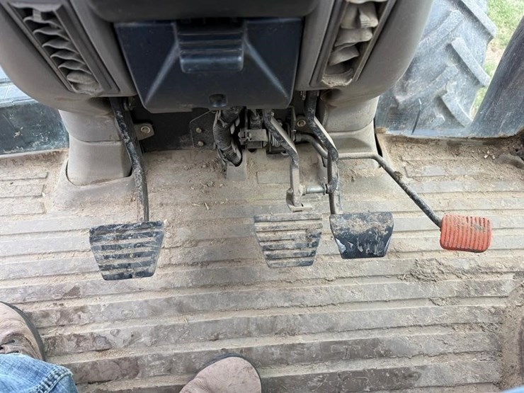 2014-case-ih-mx140-mfwd-tractor-image-26