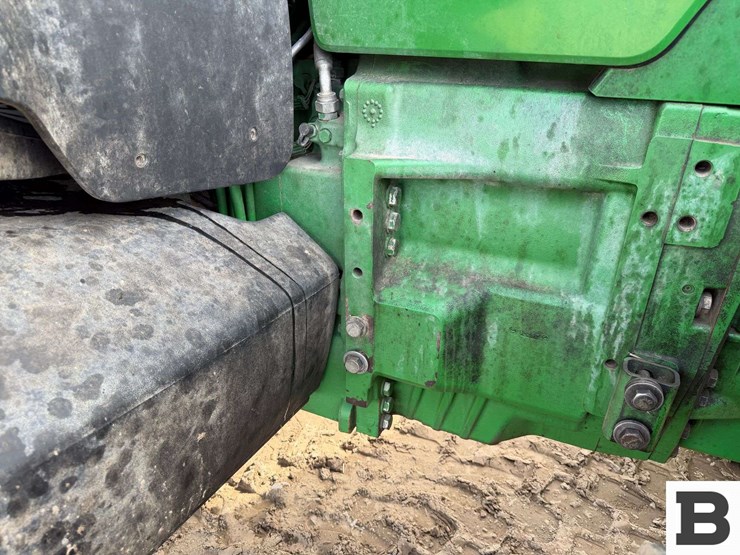 2011-john-deere-8310r-image-33
