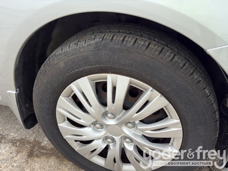 2015-nissan-versa-image-30