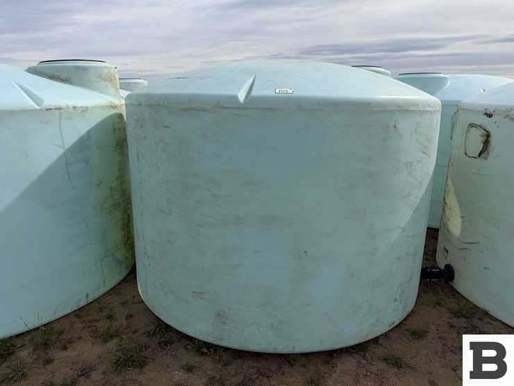 1550-gallon-round-poly-fertilizer-tank-image-1