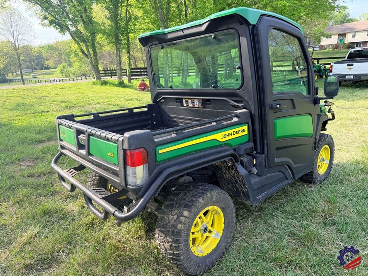 2024-john-deere-gator-xuv-835r-image-5