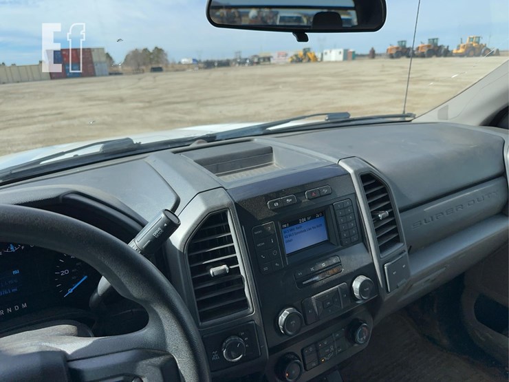 2020-ford-f350-xl-image-11