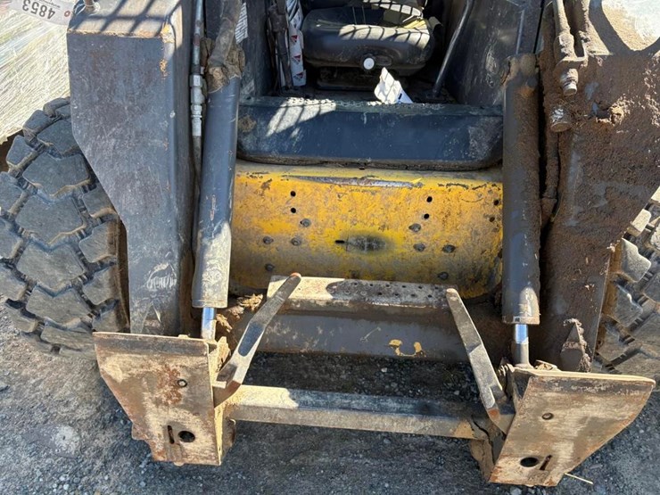 new-holland-l180-image-10