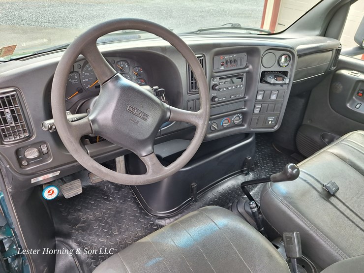 2004-gmc-topkick-image-14