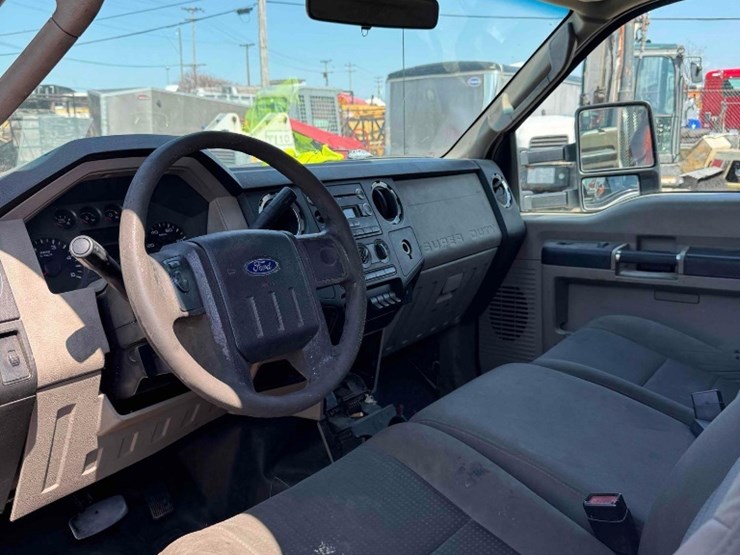 2010-ford-f550-image-9