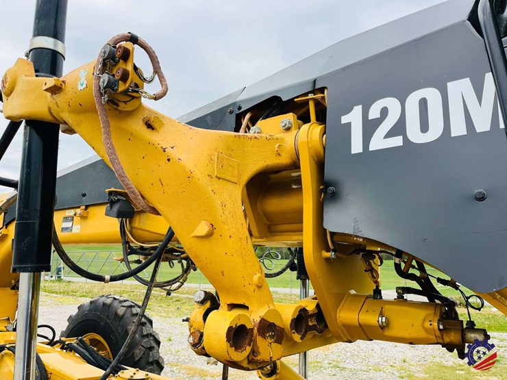 2010-caterpillar-120m-image-40