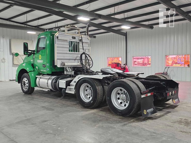 2016-kenworth-t880-image-4