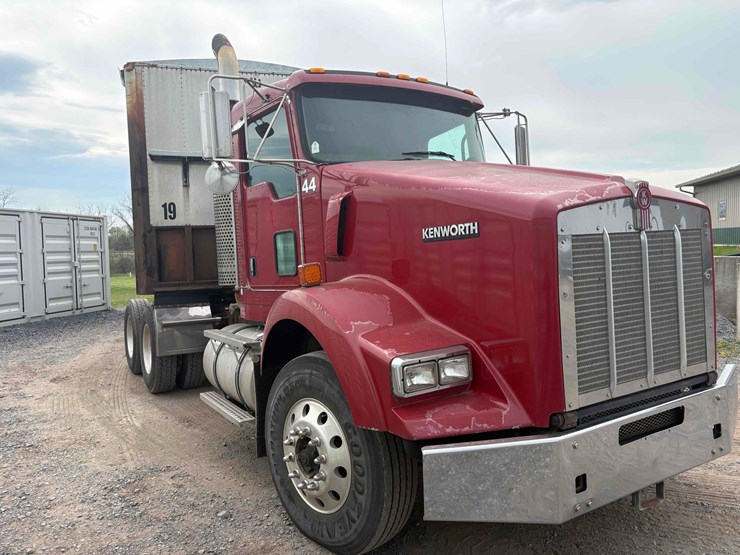 2010-caterpillar-c13-image-2