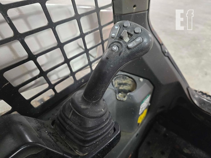 2020-bobcat-t76-image-16