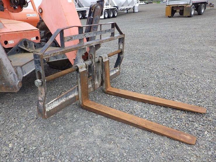 2011-jlg-10054-telescopic-reach-lift-image-23