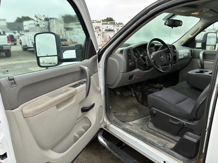 2012-gmc-sierra-3500-image-12