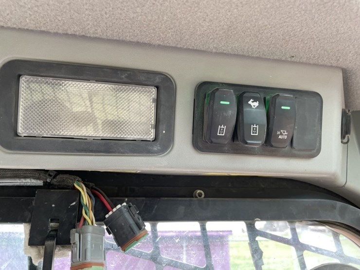 2021-caterpillar-299d3-xe-image-27